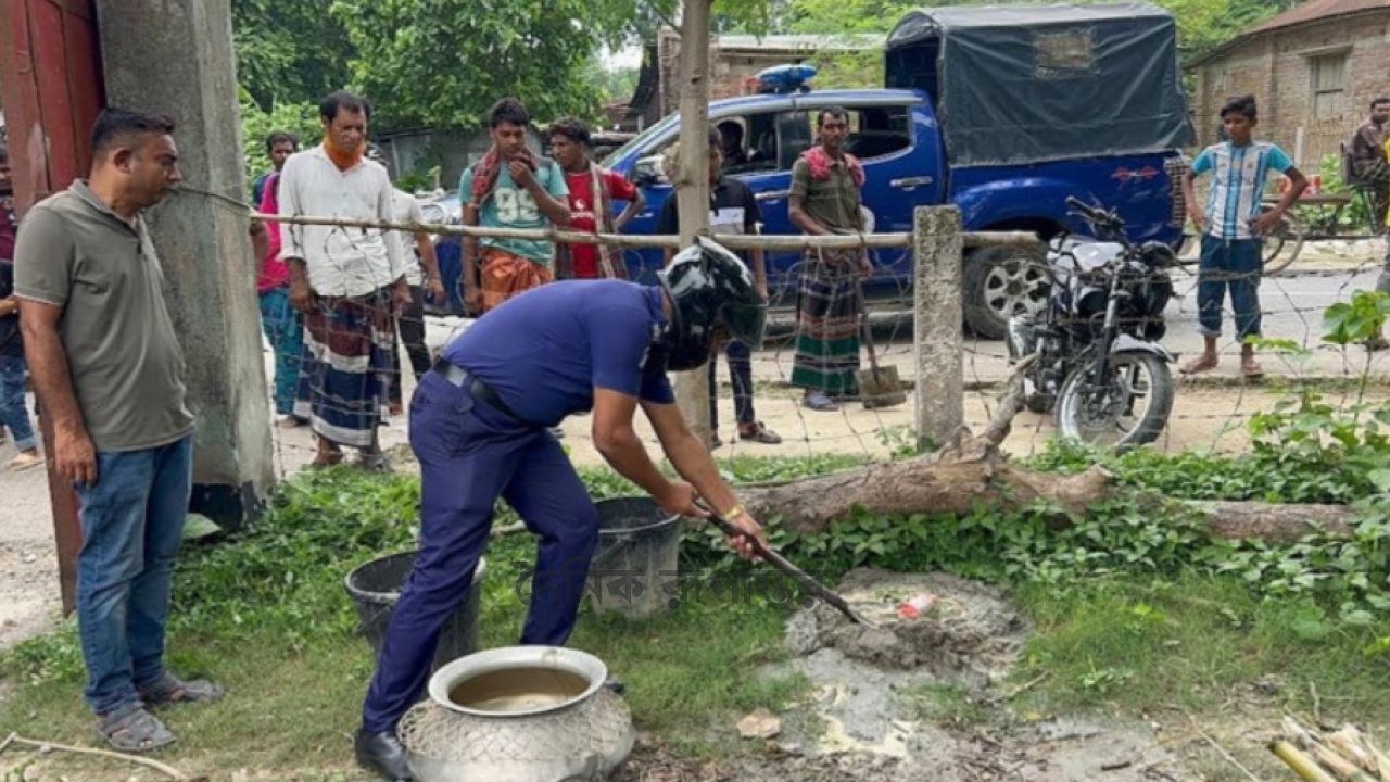 চুয়াডাঙ্গার কুড়ুলগাছিতে জয় বাংলা লেখা বোমা উদ্ধার